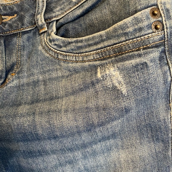 Women’s Elle denim shorts size 2 low rise medium washed distressed - Picture 4 of 9
